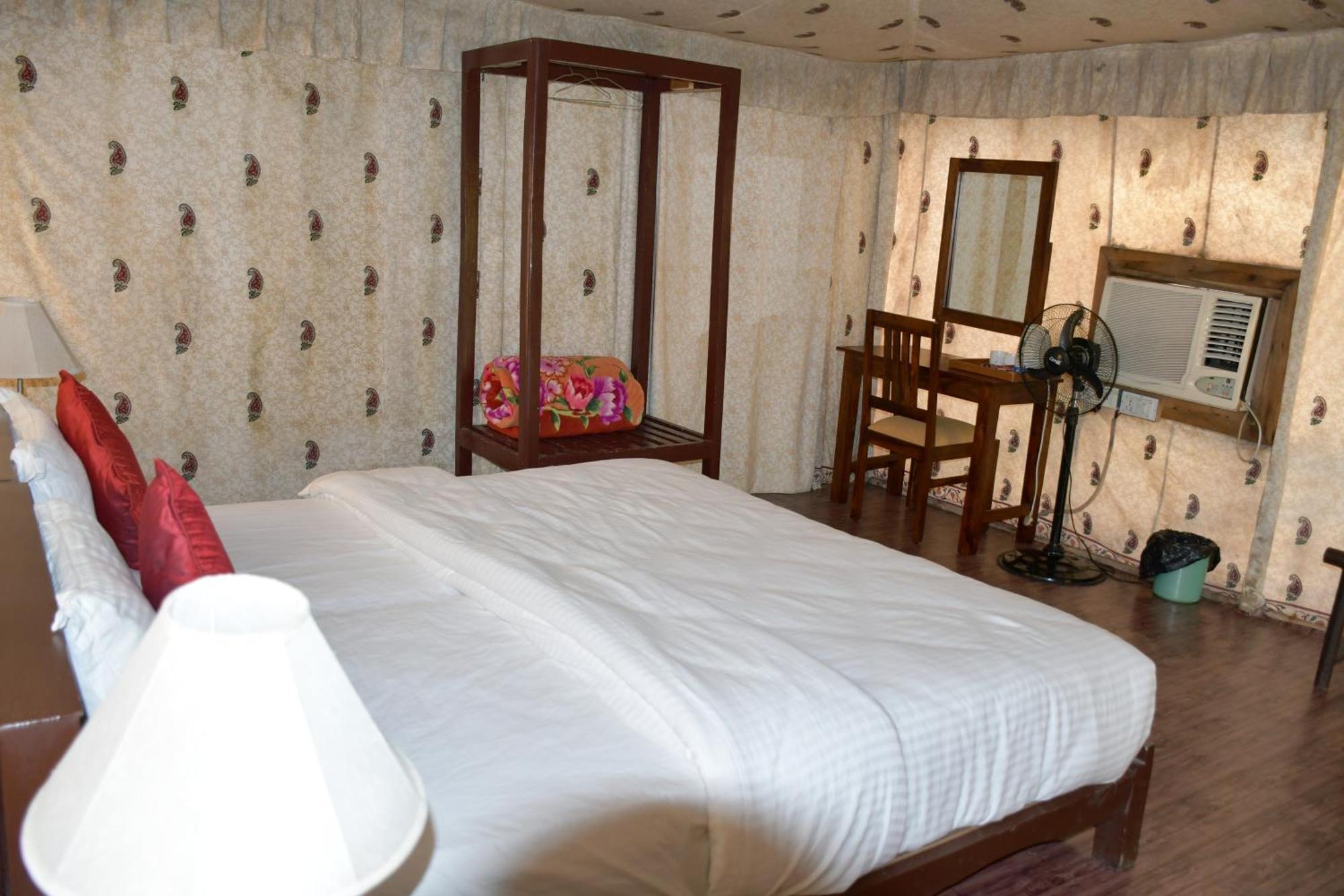 Sultan Bagh Resort By The Sky Imperial 사와이 마도푸르 객실 사진